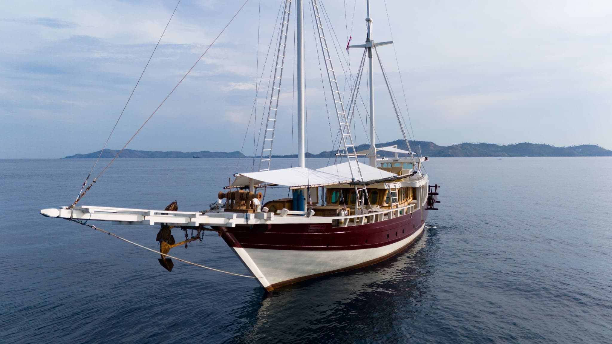 Operating primarily in Raja Ampat, EcoPro Duyung Baru pairs boutique comfort with pristine reefs, mantas, and colorful macro life tucked within lush coral formations