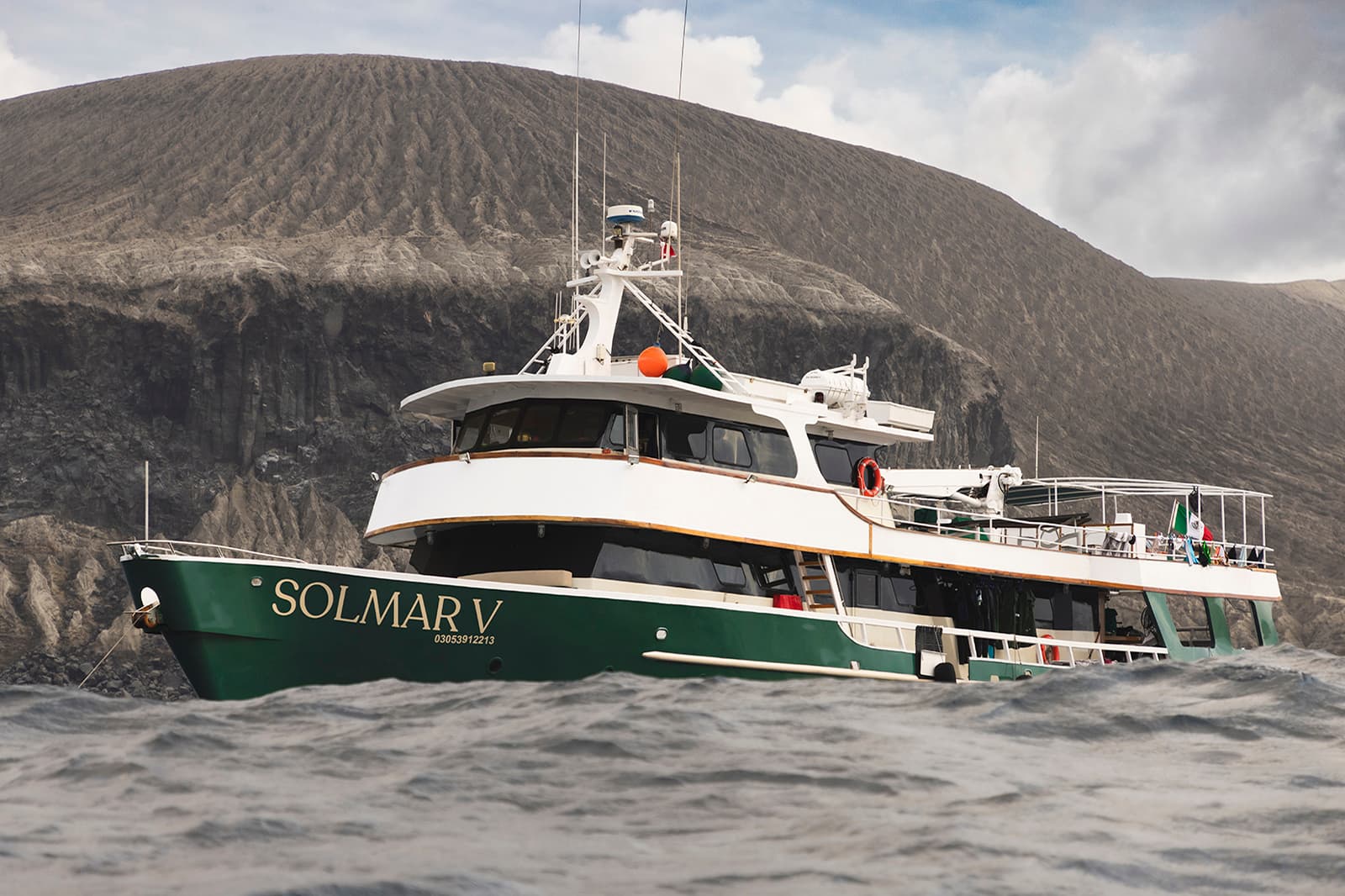 Solmar V is synonymous with Socorro diving. Giant mantas, dolphins, and tiger sharks are regulars on board this well-established liveaboard out of Cabo San Lucas