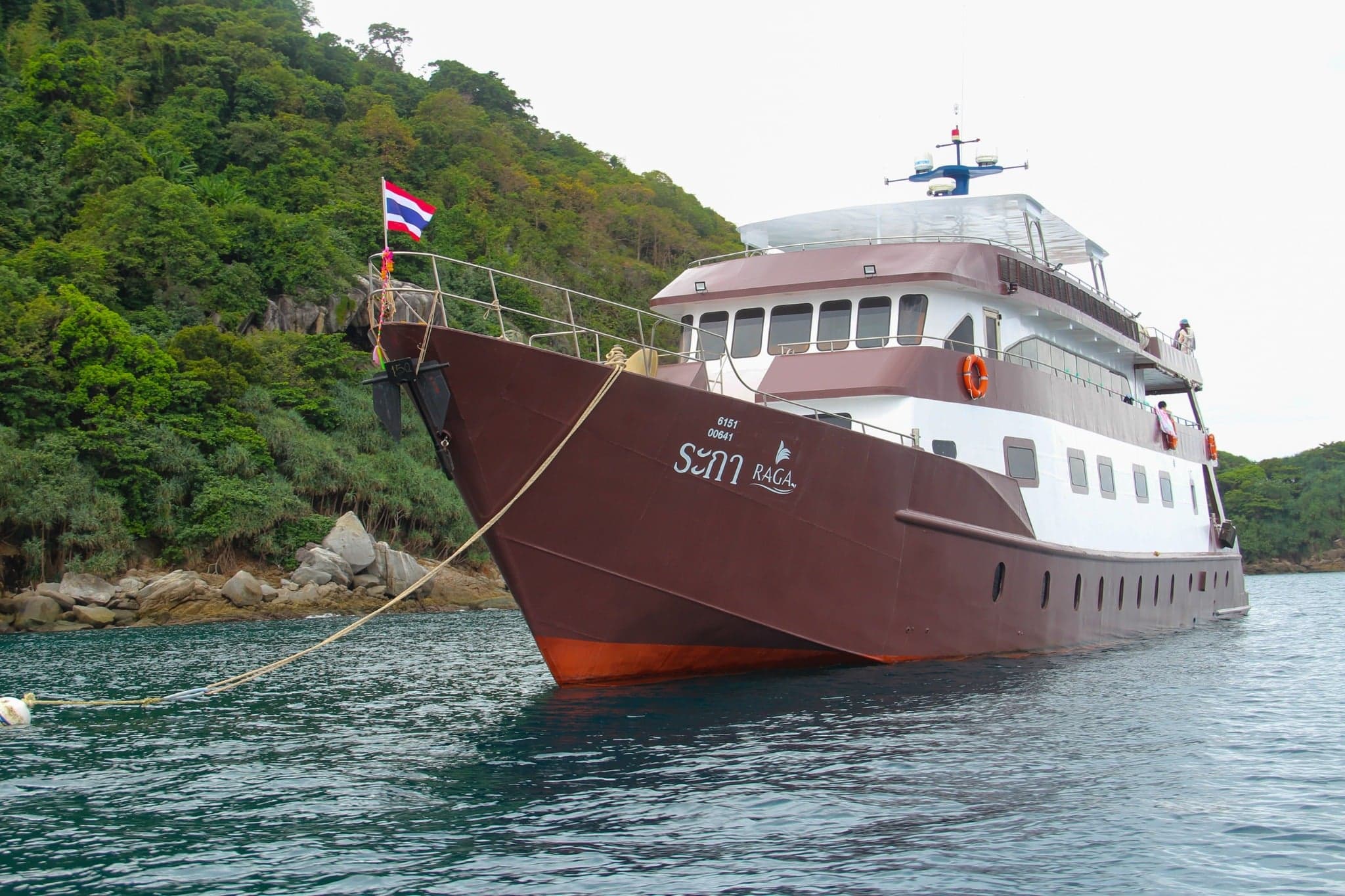 Explore Thailand’s top dive sites aboard the Camic liveaboard, cruising Similan and Surin Islands, including Richelieu Rock. Enjoy small-group diving, Nitrox, eco-friendly amenities, and air-conditioned cabins