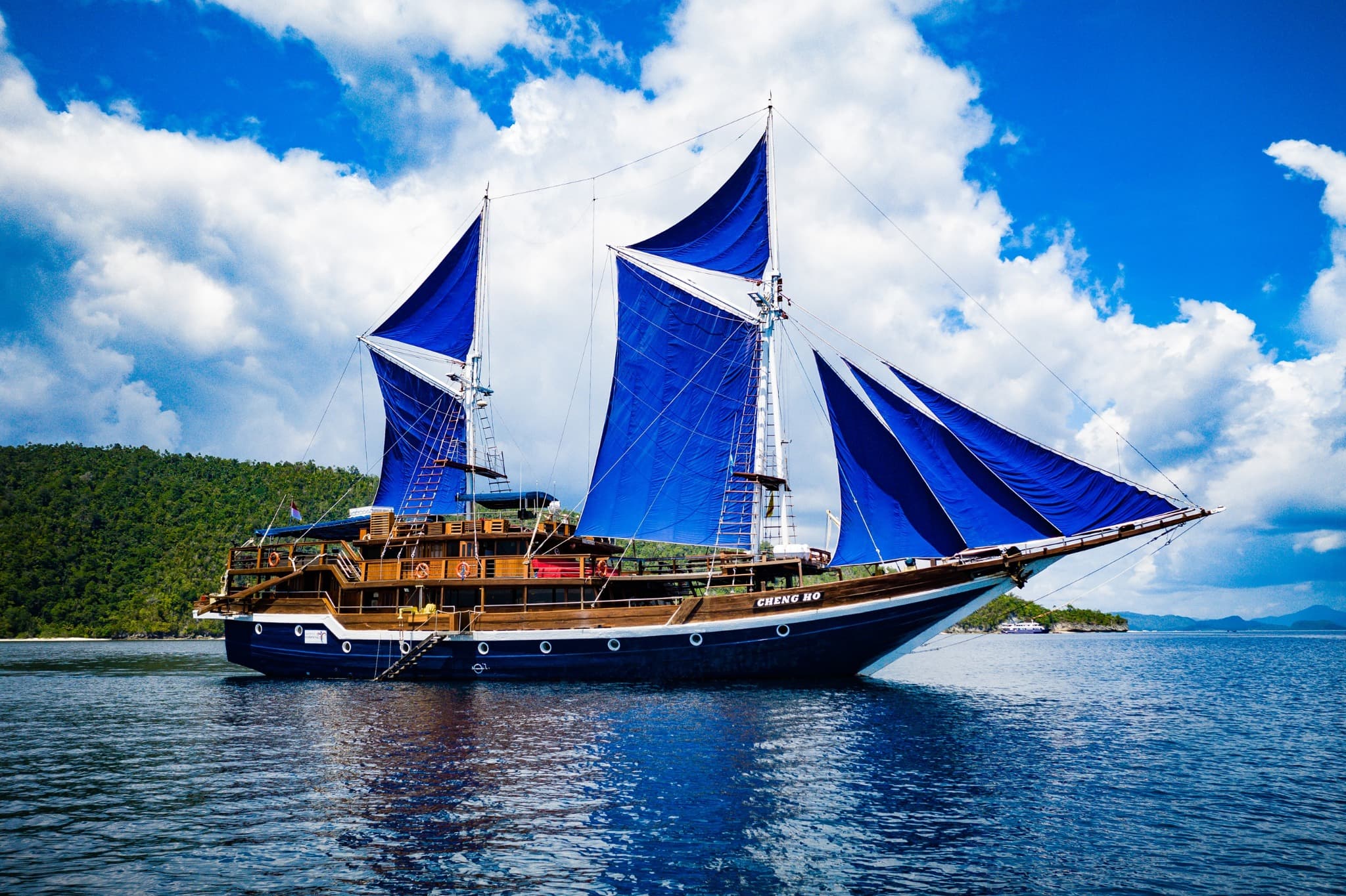 Cheng Ho explores Indonesia’s marine treasures in style. From Alor’s cool-water critters to Komodo’s pelagic-heavy drifts, the variety is matched by solid onboard amenities