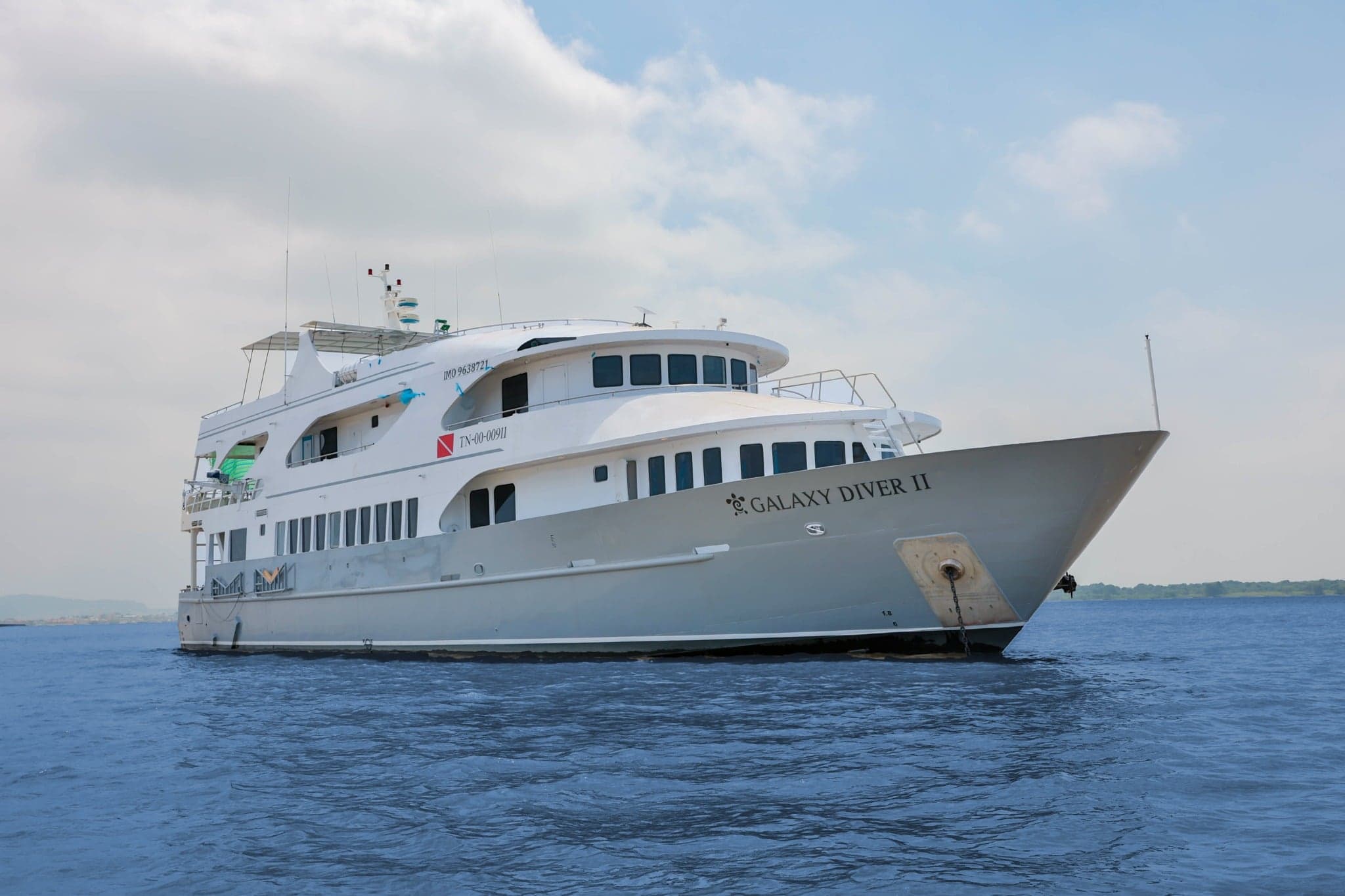 Wolf and Darwin Islands headline the itinerary of Galaxy Diver II. This Galapagos liveaboard offers close encounters with hammerheads, sea lions, and massive whale sharks