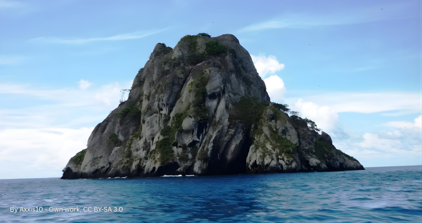 Manuelita Islet at Cocos Island, a favorite spot for scuba diving due to the immense variety of marine species that surround the volcanic rock formation. By Axxis10 - Own work, CC BY-SA 3.0