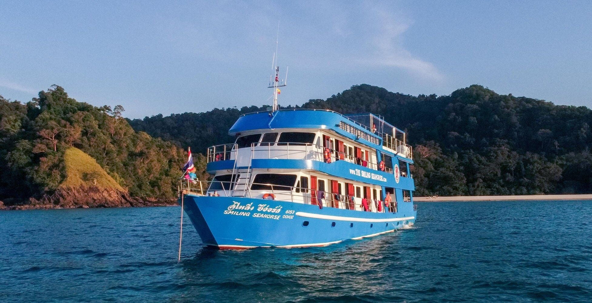 Smiling Seahorse specializes in diving Thailand’s North Andaman and into Myanmar’s Mergui Archipelago, where macro lovers and pelagic fans both find their match