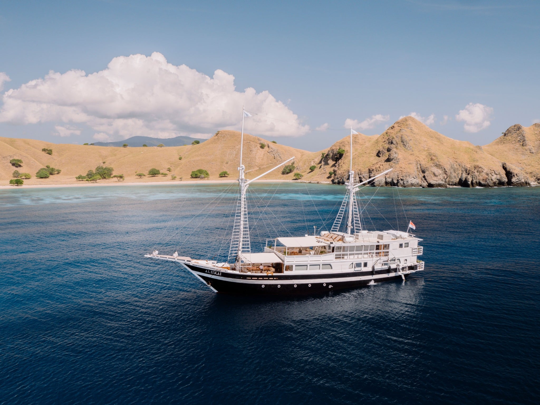Aliikai combines traditional phinisi charm with modern amenities, offering voyages through Indonesia's premier dive regions, including Raja Ampat and Komodo, where divers encounter manta rays, pygmy seahorses, and vibrant coral reefs