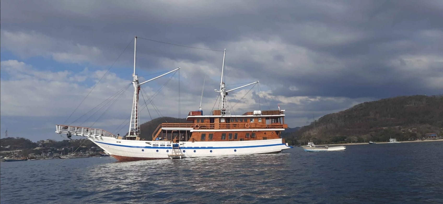Lady Denok, a traditional phinisi, sails through Komodo and Raja Ampat, delivering rich diving experiences with manta rays, reef sharks, and vibrant soft coral slopes