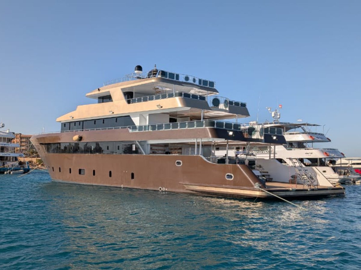 Emperor HD liveaboard Egypt is a 40m yacht built for Red Sea diving. With 14 en-suite cabins, air-conditioned comfort, and a spacious dive deck, it delivers organized itineraries and reliable service through 2025
