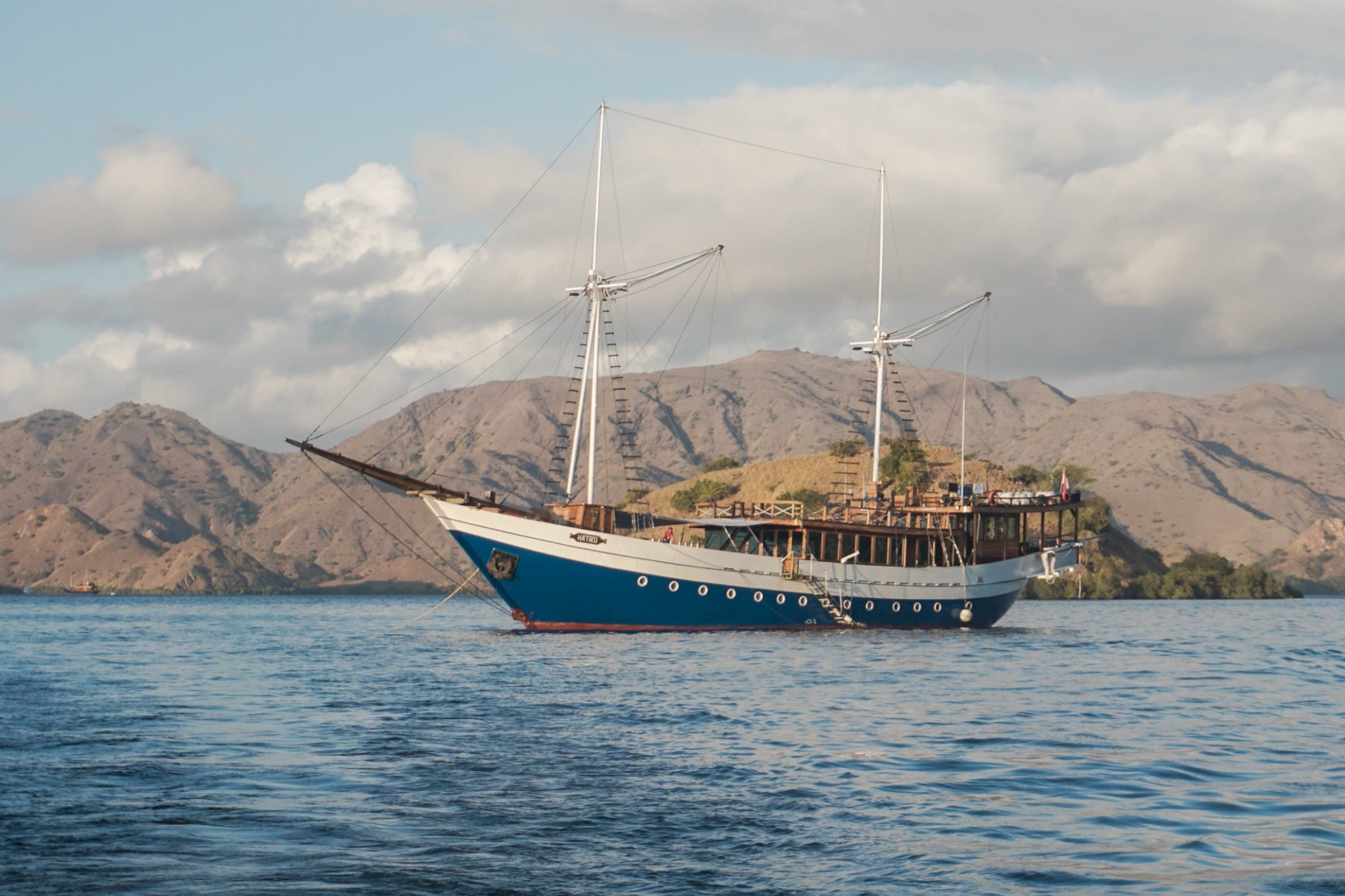 M/Y Hatiku is a traditional Indonesian Phinisi built in 2014 and fully upgraded in 2024. Measuring 38 metres in length with a wooden hull, the vessel accommodates 13 divers and operates a...