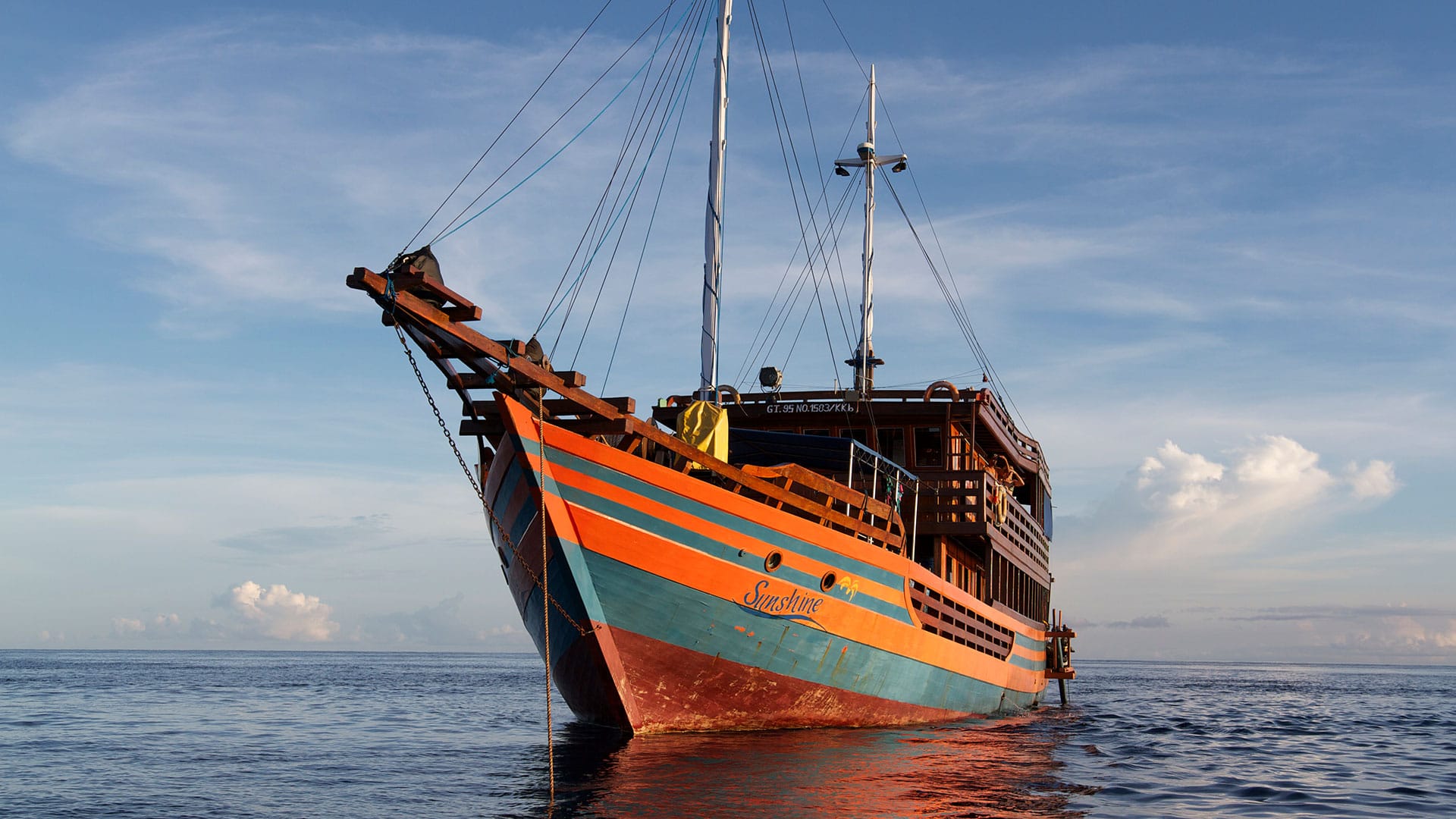 KLM Sunshine is a traditional wooden phinisi liveaboard constructed from ironwood and teakwood in Tanah Beru and Bira, South Sulawesi, between 2010 and 2012. Measuring 30.75 meters in leng...