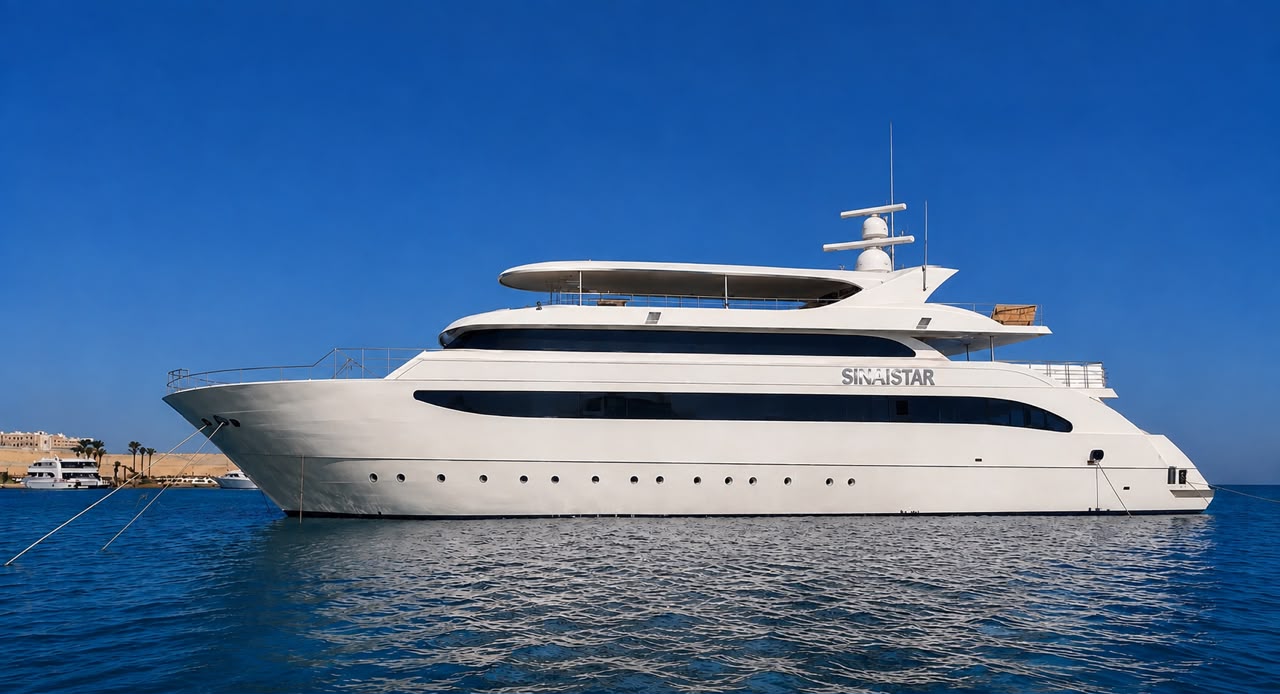 Sinaistar liveaboard in Egypt offers Red Sea diving at Brothers, Daedalus, Elphinstone and Elba Reef, with custom cabins, spacious sun decks, modern dive facilities and high-end dining