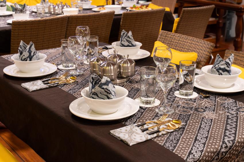 Food and Drinks: Consistently Praised