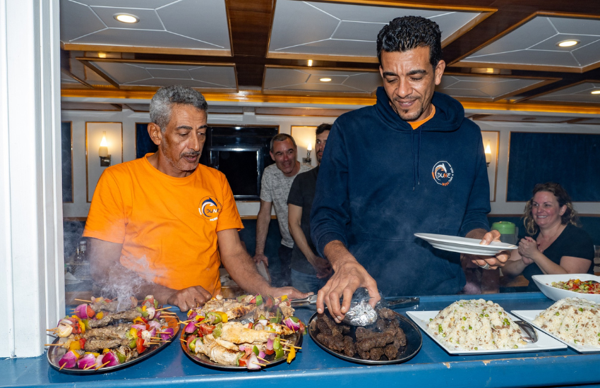 Onboard Dining & Social Atmosphere