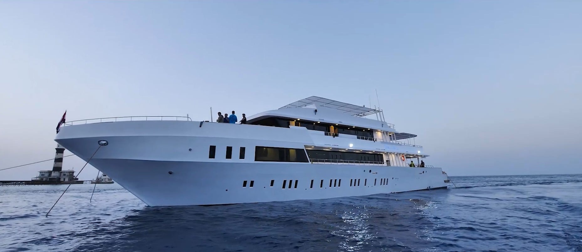 Blue Seas blends space, style, and comfort while exploring iconic sites like the Brothers Islands and Elphinstone—perfect for divers chasing pelagics and vibrant reef life