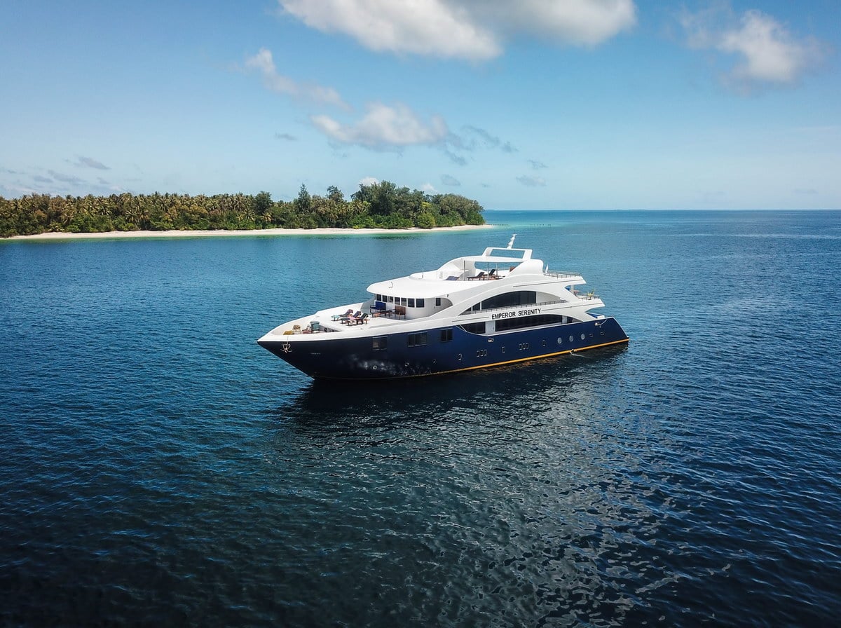 Explore Maldives diving aboard Emperor Serenity liveaboard. Dive Fish Head, Alimatha, and Hanifaru Bay on Best of Maldives itineraries. Book your next manta and whale shark diving adventure today