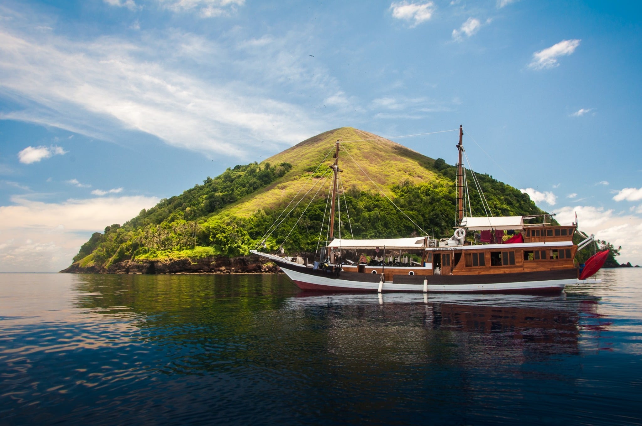 Kira Kira is a hand-crafted liveaboard offering year-round trips to Komodo and Raja Ampat. She hosts 8 guests in 4 cabins with 2 shared bathrooms, ensuring a relaxed diving experience