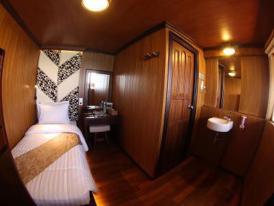 Single Cabin (#202,203)