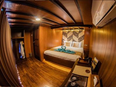 Double Cabin (#301,302,303)